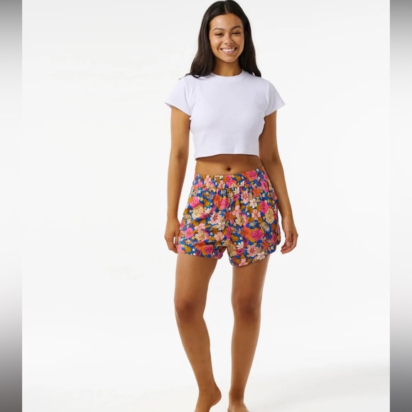 Rip Curl Kamari Floral Shorts with Pockets - Picture 2 of 10